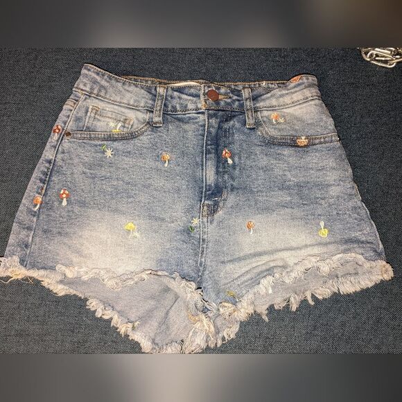 Tinseltown Pants - Tinsel Town light blue jean cut off shorts, size 3